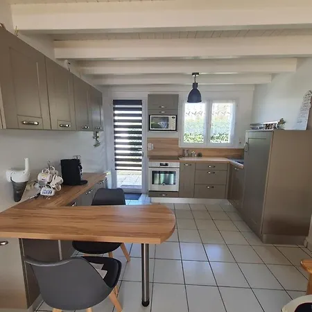 Maison Avec Piscine, Proche Et Commerces, 6 Pers - - Fr-1-777-36 Holiday home *