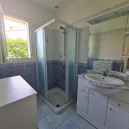 Maison Avec Piscine, Proche Et Commerces, 6 Pers - - Fr-1-777-36 *
